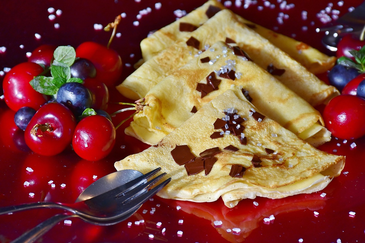 Crêpe fourrée à la pomme et aux pépites de chocolat